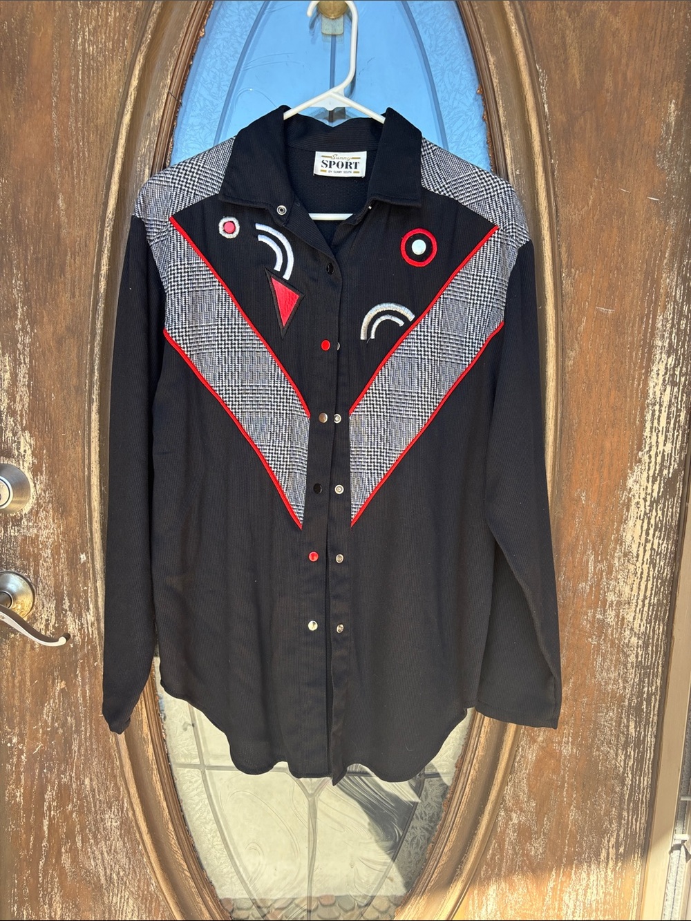 Vintage embroidered pearl snap womenβs top! Xl